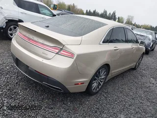 2017 Lincoln MKZ Select with VIN 3LN6L5C9XHR657825, listed as a IAAI auction lot 41950371 with 47,637 mi miles. Bid and sale history available at carsss.com. Image 4.