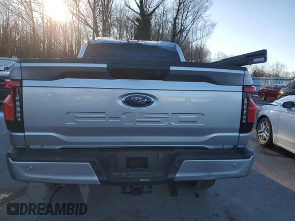 2023 Ford F-150 Lightning Pro z VIN 1FTVW1EL3PWG61686, wystawiony jako Copart lot #87870815 z przebiegiem Nie podano mil oraz Szkoda całkowita • Salvage title. Historia ofert i sprzedaży dostępna na DreamBid. Obrazek 6.