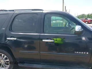 2007 Chevrolet Tahoe LT z VIN 1GNFC13J47J380225, wystawiony jako IAAI lot #42098510 z przebiegiem 248 352 mil mil oraz . Historia ofert i sprzedaży dostępna na DreamBid. Obrazek 13.