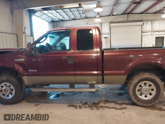 2005 Ford F-250 XL z VIN 1FTSX21P85EA05534, wystawiony jako IAAI lot #41276551 z przebiegiem 176 365 mil mil oraz . Historia ofert i sprzedaży dostępna na DreamBid. Obrazek 14.