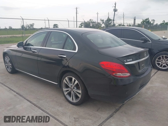 2018 Mercedes-Benz C 300 z VIN WDDWF4JB6JR332530, wystawiony jako IAAI lot #42436315 z przebiegiem 61 234 mil mil oraz . Historia ofert i sprzedaży dostępna na DreamBid. Obrazek 3.
