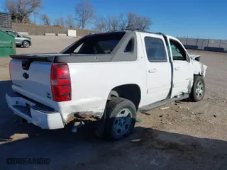 2010 Chevrolet Avalanche LT with VIN 3GNVKFE06AG280359, listed as a IAAI auction lot 41308118 with 221,405 mi miles. Bid and sale history available at carsss.com. Image 4.