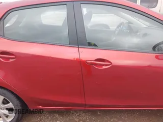 2014 Mazda 2 Touring z VIN JM1DE1LY2E0177294, wystawiony jako IAAI lot #42192006 z przebiegiem 149 668 mil mil oraz . Historia ofert i sprzedaży dostępna na DreamBid. Obrazek 13.