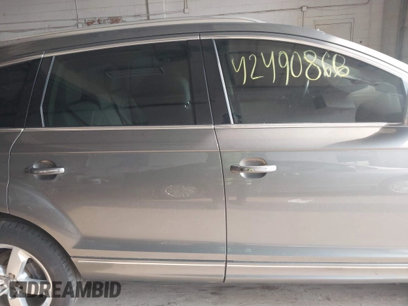 2015 Audi Q7 Premium Plus с VIN WA1LGAFE9FD025864, выставлен на аукционе IAAI как лот 42490868 с пробегом 67 739 миль миль и . История ставок и продаж доступна на DreamBid. Изображение 13.