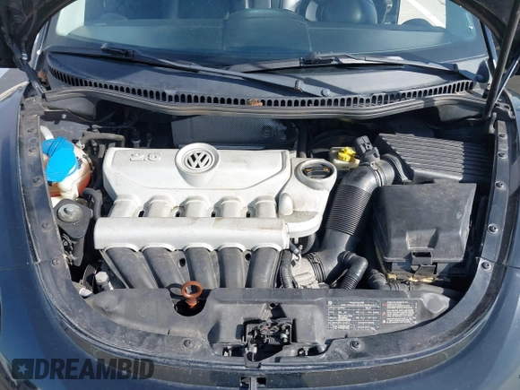 2010 Volkswagen New Beetle Coupe with VIN 3VWPW3AG0AM021811, listed as a IAAI auction lot 41941708 with 121,255 mi miles. Bid and sale history available at carsss.com. Image 10.