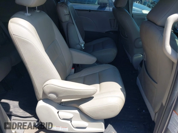 2015 Toyota Sienna XLE with VIN 5TDYK3DC0FS555636, listed as a IAAI auction lot 42099577 with 114,975 mi miles. Bid and sale history available at carsss.com. Image 8.