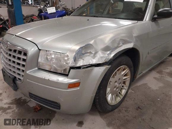 2005 Chrysler 300 with VIN 2C3JA43R55H569369, listed as a IAAI auction lot 41132751 with 123,253 mi miles. Bid and sale history available at carsss.com. Image 6.