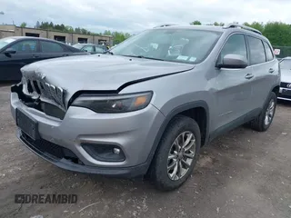 2019 Jeep Cherokee Latitude Plus z VIN 1C4PJMLB9KD287978, wystawiony jako IAAI lot #42228505 z przebiegiem 207 539 mil mil oraz . Historia ofert i sprzedaży dostępna na DreamBid. Obrazek 18.