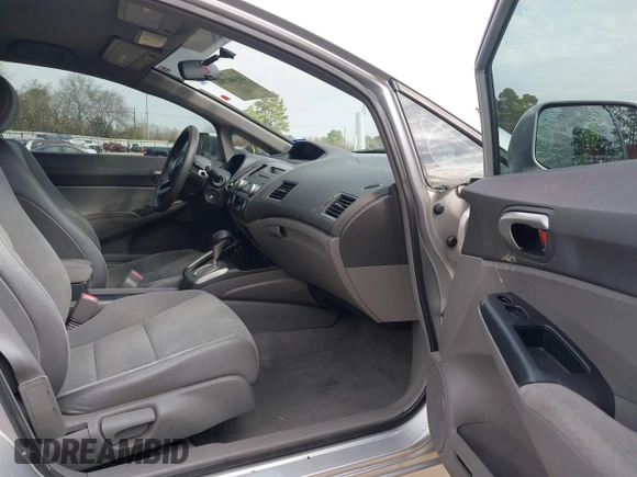2006 Honda Civic LX z VIN 1HGFA16546L005713, wystawiony jako IAAI lot #41554770 z przebiegiem 110 545 mil mil oraz . Historia ofert i sprzedaży dostępna na DreamBid. Obrazek 5.