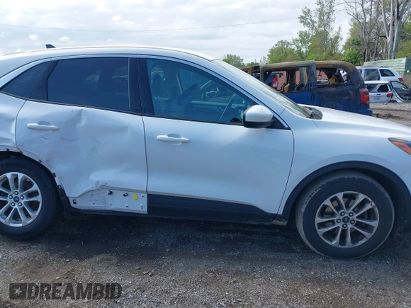 2021 Ford Escape SE z VIN 1FMCU0G60MUB22668, wystawiony jako IAAI lot #42213083 z przebiegiem 25 159 mil mil oraz . Historia ofert i sprzedaży dostępna na DreamBid. Obrazek 13.