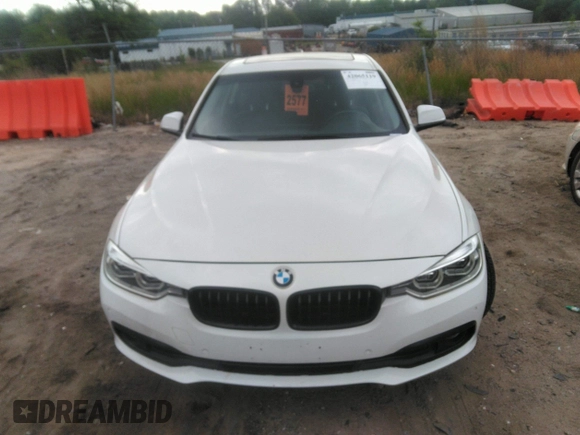 2018 BMW 3 Series 320i with VIN WBA8E1G57JNU91633, listed as a IAAI auction lot 42065119 with 55,062 mi miles. Bid and sale history available at carsss.com. Image 12.