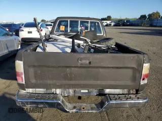1992 Toyota Pickup DLX с VIN JT4VN13D2N5083484, выставлен на аукционе Copart как лот 44200945 с пробегом 271 613 миль миль и Списание • Salvage title. История ставок и продаж доступна на DreamBid. Изображение 10.