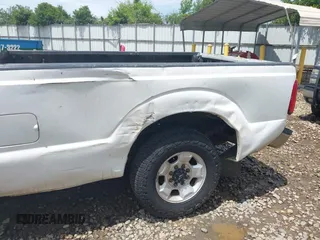 2011 Ford F-250 XL z VIN 1FT7X2AT3BEC33228, wystawiony jako IAAI lot #42545154 z przebiegiem 424 286 mil mil oraz . Historia ofert i sprzedaży dostępna na DreamBid. Obrazek 6.