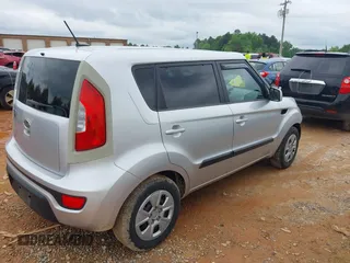 2012 Kia Soul z VIN KNDJT2A58C7424491, wystawiony jako IAAI lot #42340079 z przebiegiem 176 503 mil mil oraz . Historia ofert i sprzedaży dostępna na DreamBid. Obrazek 4.