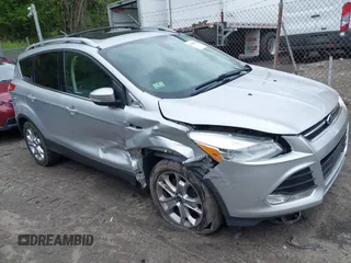 2015 Ford Escape Titanium z VIN 1FMCU9J91FUA85771, wystawiony jako IAAI lot #42306986 z przebiegiem 135 787 mil mil oraz . Historia ofert i sprzedaży dostępna na DreamBid. Obrazek 1.