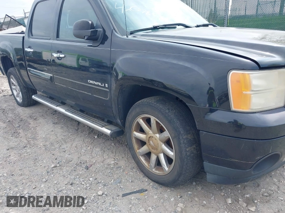 2008 GMC Sierra Denali z VIN 2GTEK638681161702, wystawiony jako IAAI lot #42078538 z przebiegiem Nie podano mil oraz . Historia ofert i sprzedaży dostępna na DreamBid. Obrazek 6.