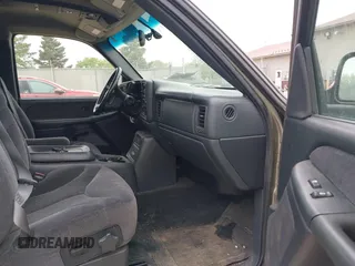 2000 GMC Sierra 2500 SLE z VIN 1GTGK29U4YE332581, wystawiony jako IAAI lot #42250680 z przebiegiem 232 700 mil mil oraz . Historia ofert i sprzedaży dostępna na DreamBid. Obrazek 5.