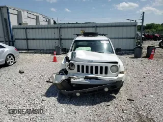 2013 Jeep Patriot Sport z VIN 1C4NJPBA5DD214479, wystawiony jako Copart lot #57442125 z przebiegiem 311 252 mil mil oraz Czysty tytuł • Clean title. Historia ofert i sprzedaży dostępna na DreamBid. Obrazek 13.