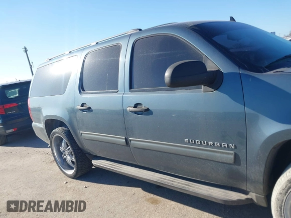 2010 Chevrolet Suburban LS with VIN 1GNUCHE09AR167462, listed as a IAAI auction lot 41767923 with 180,551 mi miles. Bid and sale history available at carsss.com. Image 13.