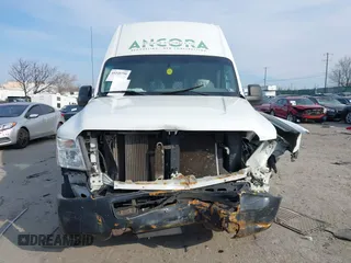 2017 Nissan NV Cargo SV z VIN 1N6BF0LY7HN811735, wystawiony jako IAAI lot #41225750 z przebiegiem 136 963 mil mil oraz . Historia ofert i sprzedaży dostępna na DreamBid. Obrazek 11.