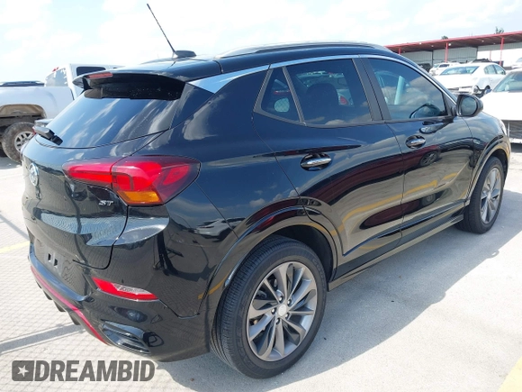 2020 Buick Encore GX Select z VIN KL4MMDS2XLB080034, wystawiony jako IAAI lot #42400884 z przebiegiem 67 632 mil mil oraz . Historia ofert i sprzedaży dostępna na DreamBid. Obrazek 4.