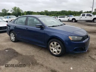 2011 Volkswagen Jetta SE z VIN 3VWDZ7AJ9BM012040, wystawiony jako Copart lot #66552264 z przebiegiem 171 529 mil mil oraz Czysty tytuł • Clean title. Historia ofert i sprzedaży dostępna na DreamBid. Obrazek 4.