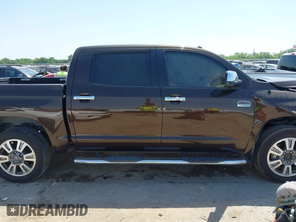 2018 Toyota Tundra SR5 z VIN 5TFAW5F18JX699080, wystawiony jako IAAI lot #42242945 z przebiegiem Nie podano mil oraz . Historia ofert i sprzedaży dostępna na DreamBid. Obrazek 13.