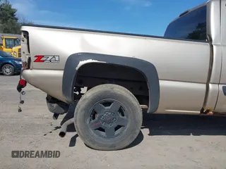 2005 Chevrolet Silverado 1500 Z71 with VIN 2GCEK19B951171707, listed as a IAAI auction lot 42062775 with 129,044 mi miles and . Bid and sale history available at DreamBid. Image 17.