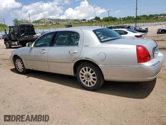 2006 Lincoln Town Car Signature z VIN 1LNHM81W86Y651116, wystawiony jako Copart lot #57908765 z przebiegiem 170 692 mil mil oraz Tytuł czysty. Historia ofert i sprzedaży dostępna na DreamBid. Obrazek 2.