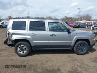 2016 Jeep Patriot Sport z VIN 1C4NJPBA4GD699525, wystawiony jako IAAI lot #41892313 z przebiegiem 57 309 mil mil oraz . Historia ofert i sprzedaży dostępna na DreamBid. Obrazek 13.