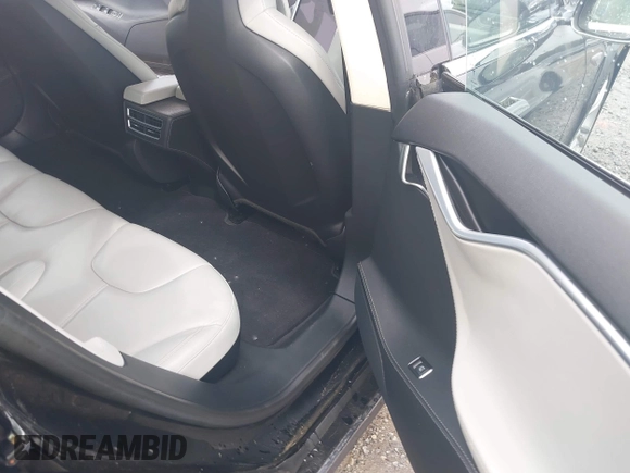 2013 Tesla Model S с VIN 5YJSA1DG7DFP26402, выставлен на аукционе IAAI как лот 42195726 с пробегом 100 890 миль миль и . История ставок и продаж доступна на DreamBid. Изображение 8.