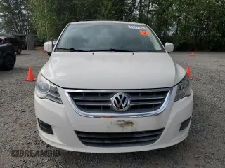 2011 Volkswagen Routan SE with VIN 2V4RW3DG0BR789523, listed as a Copart auction lot 61761785 with 124,530 mi miles and Clean title. Bid and sale history available at DreamBid. Image 5.