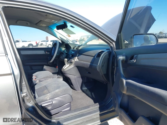 2011 Honda CR-V LX with VIN 3CZRE3H32BG704945, listed as a IAAI auction lot 41414275 with 218,831 mi miles. Bid and sale history available at carsss.com. Image 5.