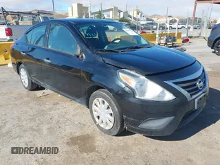 2017 Nissan Versa S Plus z VIN 3N1CN7AP1HL883983, wystawiony jako IAAI lot #42797132 z przebiegiem 179 584 mil mil oraz . Historia ofert i sprzedaży dostępna na DreamBid. Obrazek 1.
