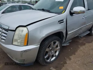 2010 Cadillac Escalade Luxury z VIN 1GYUKBEF8AR133830, wystawiony jako IAAI lot #42283237 z przebiegiem 191 708 mil mil oraz . Historia ofert i sprzedaży dostępna na DreamBid. Obrazek 6.