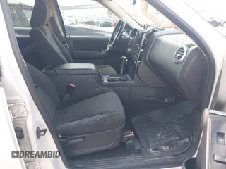 2010 Ford Explorer XLT z VIN 1FMEU6DE4AUA03914, wystawiony jako IAAI lot #42501330 z przebiegiem 211 542 mil mil oraz . Historia ofert i sprzedaży dostępna na DreamBid. Obrazek 5.