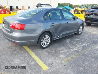 2011 Volkswagen Jetta Sedan SE w/Convenience & Sunroof with VIN 3VWDX7AJ9BM306477, listed as a IAAI auction lot 42144071 with 139,970 mi miles. Bid and sale history available at carsss.com. Image 4.