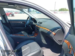 2005 Mercedes-Benz E 500 z VIN WDBUF83J25X172904, wystawiony jako IAAI lot #42435068 z przebiegiem 227 924 mil mil oraz . Historia ofert i sprzedaży dostępna na DreamBid. Obrazek 5.