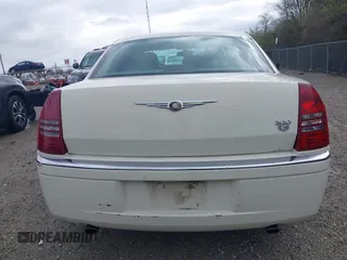 2005 Chrysler 300 with VIN 2C3JA63H25H686717, listed as a IAAI auction lot 41925750 with 230,196 mi miles. Bid and sale history available at carsss.com. Image 16.