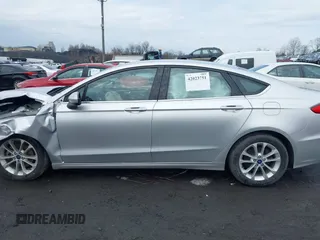 2019 Ford Fusion SE with VIN 3FA6P0HD7KR245691, listed as a IAAI auction lot 42023751 with 32,622 mi miles. Bid and sale history available at carsss.com. Image 14.