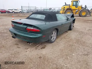 1995 Chevrolet Camaro Z28 z VIN 2G1FP32P9S2169638, wystawiony jako IAAI lot #39049392 z przebiegiem 115 543 mil mil oraz . Historia ofert i sprzedaży dostępna na DreamBid. Obrazek 4.