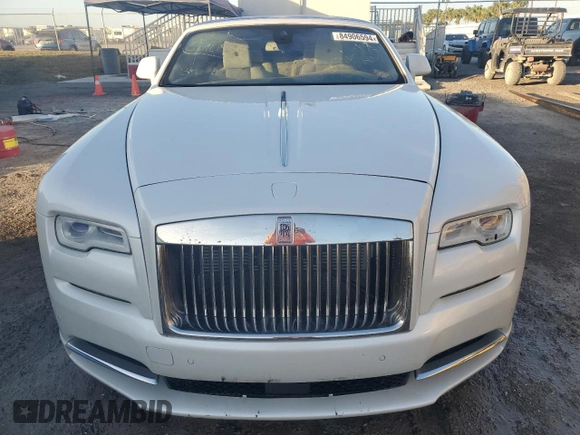 2018 Rolls-Royce Dawn z VIN SCA666D5XJU107625, wystawiony jako Copart lot #84906594 z przebiegiem Nie podano mil oraz Nie do naprawy • Non repairable. Historia ofert i sprzedaży dostępna na DreamBid. Obrazek 5.