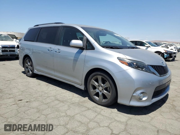 2015 Toyota Sienna SE z VIN 5TDXK3DC4FS632505, wystawiony jako Copart lot #63234885 z przebiegiem 86 847 mil mil oraz Czysty tytuł • Clean title. Historia ofert i sprzedaży dostępna na DreamBid. Obrazek 4.