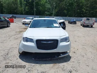 2016 Chrysler 300 C z VIN 2C3CCAEG1GH324603, wystawiony jako IAAI lot #42300938 z przebiegiem 108 997 mil mil oraz . Historia ofert i sprzedaży dostępna na DreamBid. Obrazek 12.