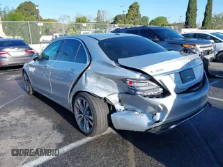 2018 Mercedes-Benz C 300 z VIN 55SWF4JB3JU269143, wystawiony jako IAAI lot #39140356 z przebiegiem 37 051 mil mil oraz . Historia ofert i sprzedaży dostępna na DreamBid. Obrazek 3.