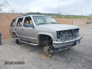 1999 Chevrolet Tahoe Z71 z VIN 1GNEK13R2XJ510135, wystawiony jako IAAI lot #42188247 z przebiegiem Nie podano mil oraz . Historia ofert i sprzedaży dostępna na DreamBid. Obrazek 1.