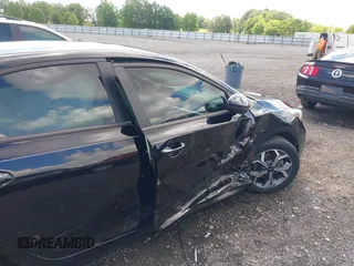 2021 Kia Forte LXS с VIN 3KPF24AD9ME264604, выставлен на аукционе IAAI как лот 42209307 с пробегом 95 934 миль миль и . История ставок и продаж доступна на DreamBid. Изображение 18.