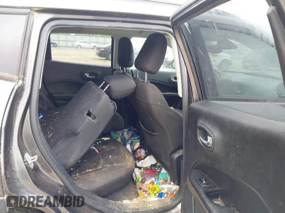 2018 Jeep Compass Sport with VIN 3C4NJCAB0JT335333, listed as a IAAI auction lot 42231636 with Not provided miles and . Bid and sale history available at DreamBid. Image 8.