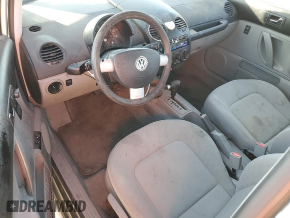 1999 Volkswagen Beetle GLS z VIN 3VWCA21C6XM406433, wystawiony jako Copart lot #46866815 z przebiegiem 64 045 mil mil oraz Czysty tytuł • Clean title. Historia ofert i sprzedaży dostępna na DreamBid. Obrazek 8.