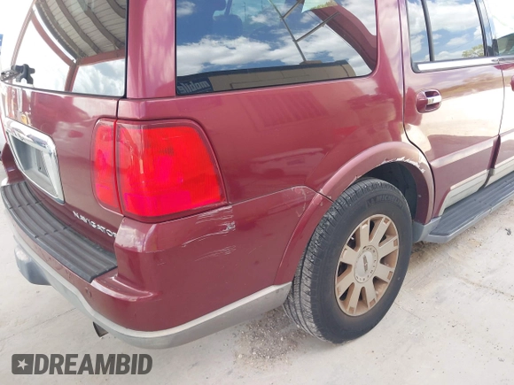 2004 Lincoln Navigator Luxury z VIN 5LMFU27R94LJ10282, wystawiony jako IAAI lot #42115619 z przebiegiem 204 576 mil mil oraz . Historia ofert i sprzedaży dostępna na DreamBid. Obrazek 12.